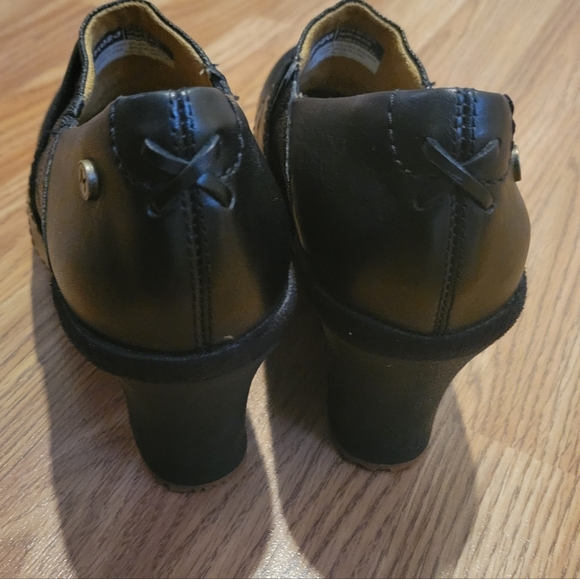 MOZO Divine Platform Wedge Black Leather Pump, 9.5 - Picture 4 of 8